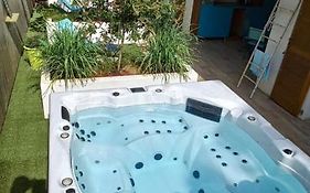 chambre d'hôtes RDC spa et petit-déjeuner en lisière de forêt